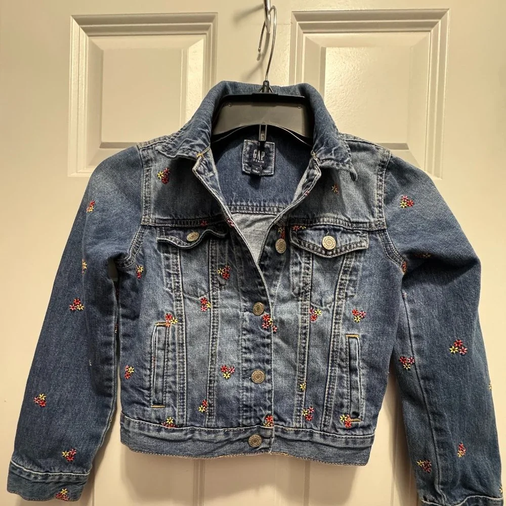 Gap size medium blue embroidered floral denim jacket